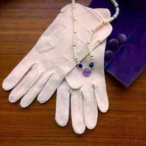 Vintage Pale Pink Gloves (1940s - 1960s?)